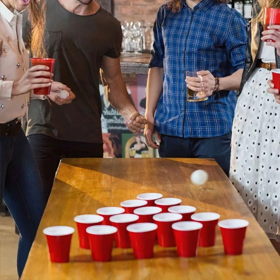 Alkoholna igra Beer Pong