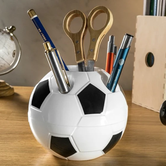 Držač za olovke i kemijske u obliku nogometne lopte