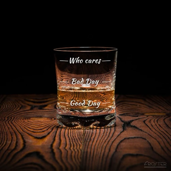 Čaša za viski Who cares